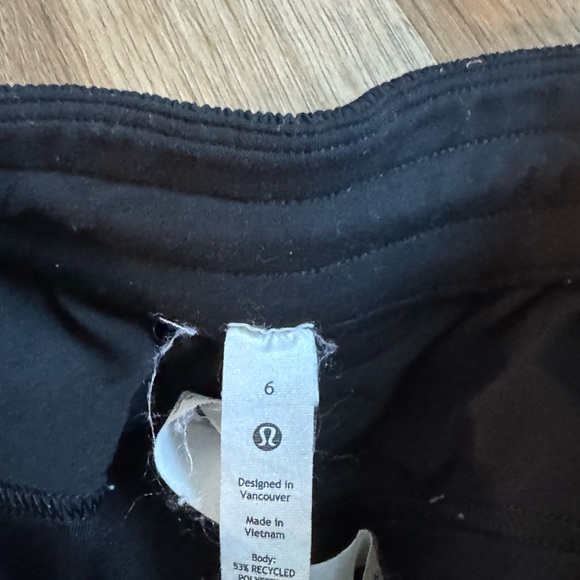 Women’s Lululemon pants - Picture 3 of 3
